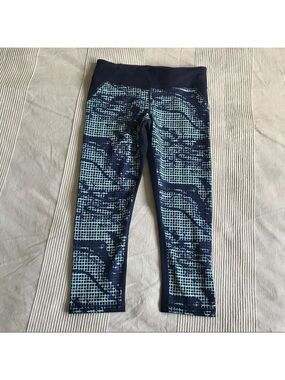 𝅺Under Armour HeatGear Fitted Patterned Capris Size Medium